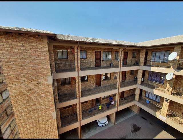 2 BEDROOM APARTMENT FOR SALE IN RANDFONTEIN CENTRAL